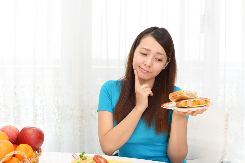 食事を我慢するイメージ